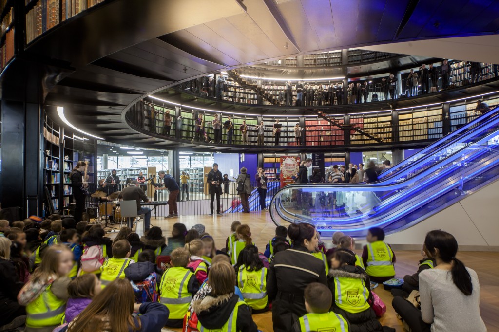 Thallein & Surge perform In C in the Library of Birmingham