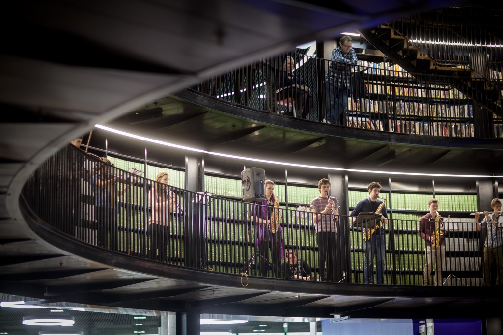 Thallein & Surge perform In C in the Library of Birmingham